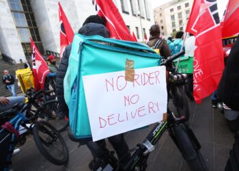 Rider, CGIL Messina: “L’inchiesta conferma ciò che denunciamo da anni: caporalato digitale e sfruttamento”